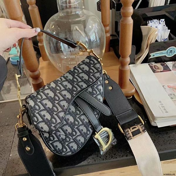 

Famou houlder bag women luxury real leather chain cro body bag handbag famou circle de igner pur e female cro bag