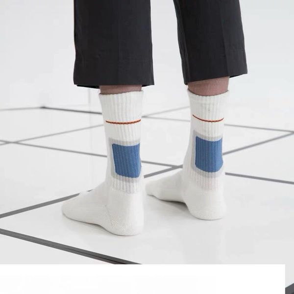 

c2h4 18fw письмо носки полосатые спортивные уличные скейтборд трубки хлопчатобумажные носки мужчины и женщины высокое качество модные носки, Black