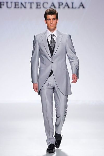 Yakışıklı Tek Düğme Parlak Gümüş Gri Damat Smokin Tepe Yaka Erkekler Suits 3 Parça Düğün / Balo / Akşam Yemeği Blazer (Ceket + Pantolon + Yelek + Kravat) W656