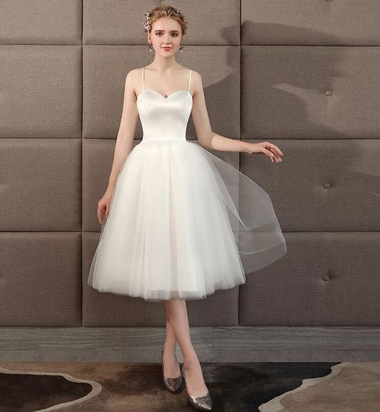 Semplice abito da sposa corto al ginocchio con spalline sottili Corsetto sul retro in raso di tulle Sweetheat Abiti da sposa Abiti da sposa informali