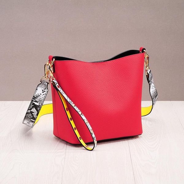 

luxurious2019 pattern snake autumn colour matching genuine leather concise litchi grain cowhide single shoulder span leisure time bucket