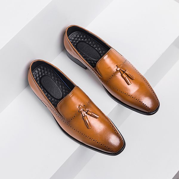 

yomior new fashion men dress shoes british casual formal vintage soft leather shoes breathable loafers party wedding brogue shoe, Black