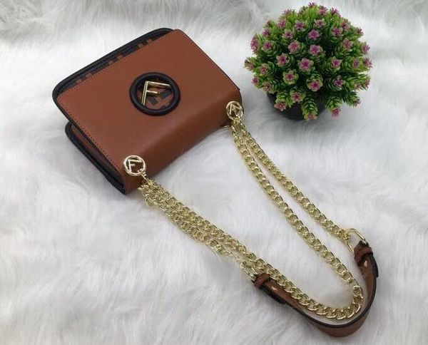 

2019 LY сумка 2019 новая мода сумка, PU материал. Три цвета, продается в наличии. Цепи меш