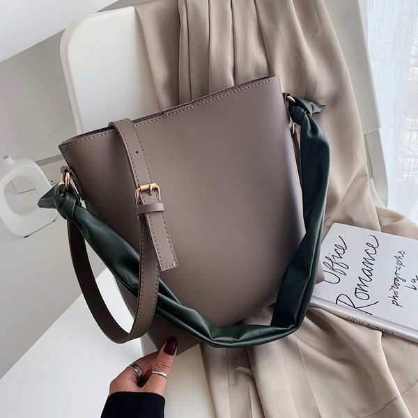 

новые кожаные роскошные сумки женские сумки дизайнер женский croosbody дорожные сумки для женщин повседневная сумка женская рука ведро