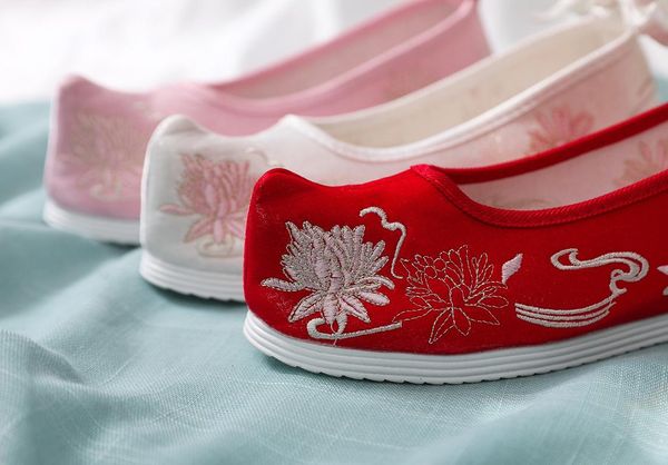 

snow daisy elevator 3 centimeter arched shoe new products antique style lace-up alice head embroidered shoes, Black