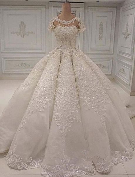 Abiti da sposa con abito da ballo di nuovo arrivo Manica corta con perline Abiti da sposa in pizzo 3D Scollo rotondo Abito da sposa formale arabo Dubai Plus Size