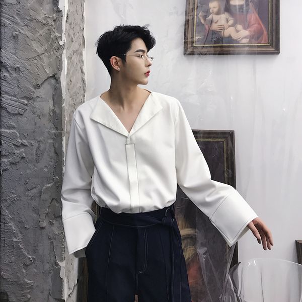 

mixcubic 2018 осень корейский стиль ретро уникальный широкий манжеты дизайн рубашки мужчины повседневная свободные v-образным вырезом рубашк, White;black