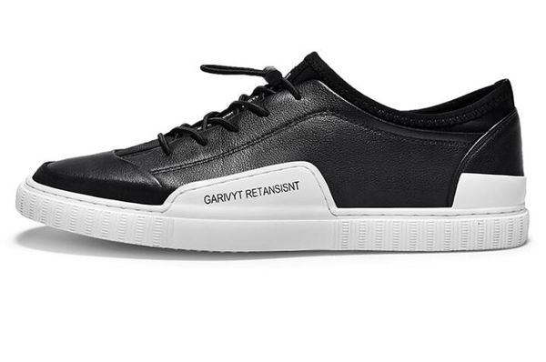 

человек на открытом воздухе спорт вскользь модно холст плоского дна sneaker обувь кожи твердых цветов мода досуг кожа платье обувь для мужчи