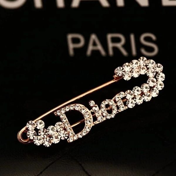 

new arrival designer brooches rhinestone luxury brooch pins charm women crystal banquet decoration fashion jewelry quality