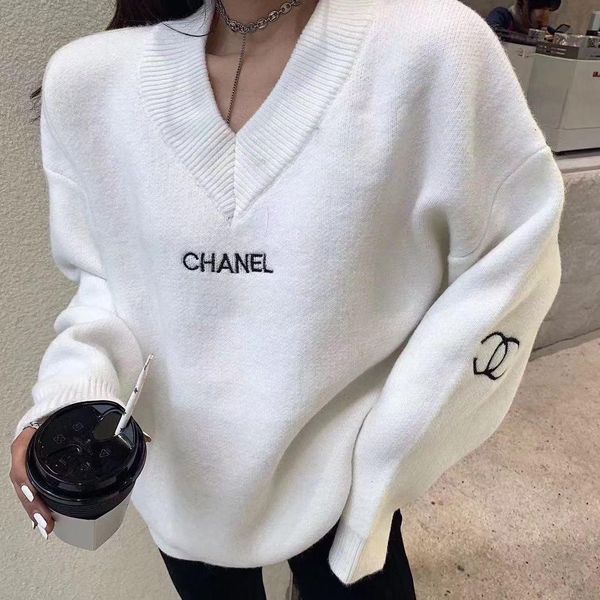 

loose and fashionable woman's v-neck loose-fitting turtleneck sweater knits, sweater embroidery is exquisite, it is the popular style in win