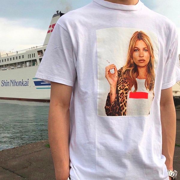 

12SS КЕЙТ МОСС ФОТО ЯЩИКА ЛОГОТИП Печати Мода Мужчины Женщины Лето Хлопок Футболка