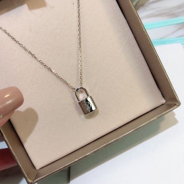 

luxury designer necklaces silver lock pendant designer necklace for women elegant silver chain necklace and earrings bracelets suit