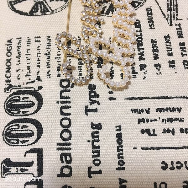 

мода металл брошь классического c жемчуг или алмаз буква дизайн груди контактного подарок классических аксессуаров значки одежда штырькового, Gray