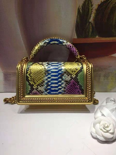 

hand-woven in 2020, updated and upgraded hand-drawn, pure snakeskin hand-woven, lining full sheepskin, more beautiful and generous