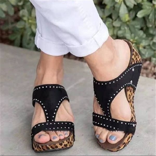 

летние женские тапочки вьетнамки женские летние заклепки пляжные сандалии ретро повседневная обувь на танкетке с толстым дном тапочки большо, Black