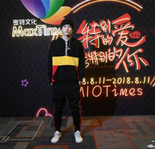 

модные мужские толстовки, особенно такие, как ты, wu yifan, с одинаковой расшивкой одежды, подходящей по цвету свободным капюшоном для мужчи, Black