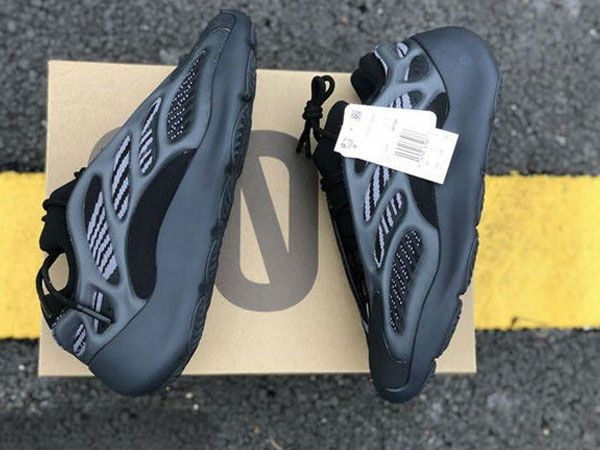 

2020 ale wholesale black 700 v3 azael designer shoes for sale glows in the dark designer shoes kanye west men womens running shoes