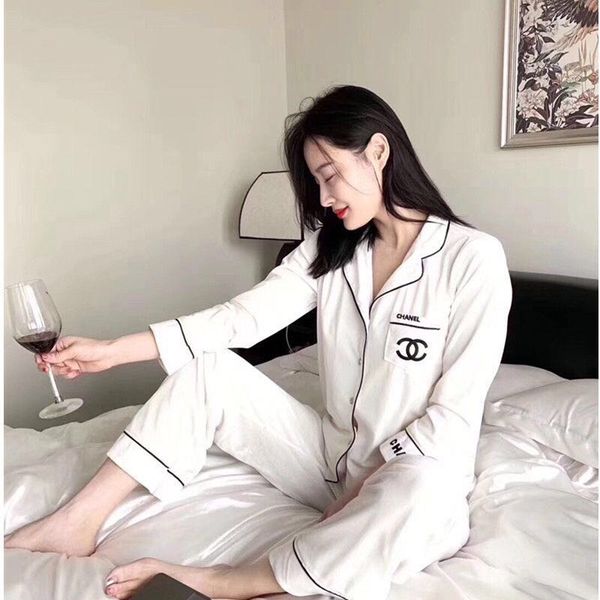 

the latest and est style of pure color pajamas of golden velvet in 2020, fashionable and advanced cotton embroidery, simple design style, White