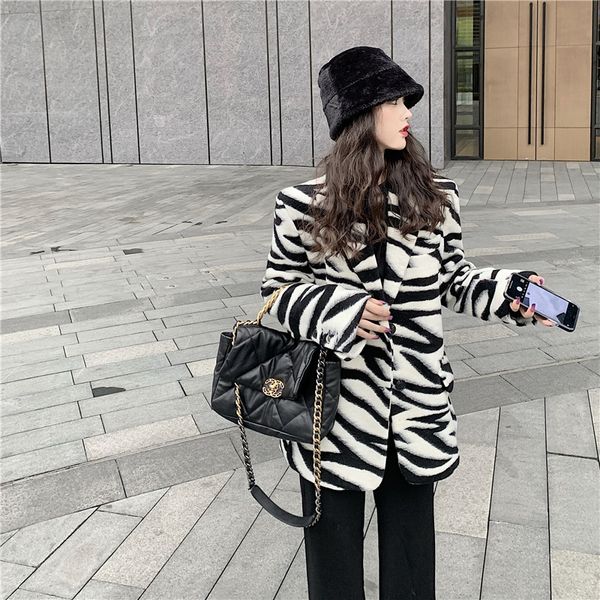 

осень женский zebra pattern теплый костюм новый сыпучие повседневный wild с длинными рукавами женский костюм индивидуальный, White;black