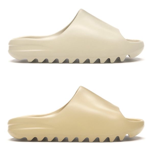 

2020 Канье скольжение мужчины женщины дизайнерские тапочки костей пустынного песка Смолаы тройной черный мода мужские пляжные сандалии слайды отель шестерни днища