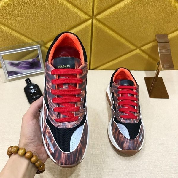 

2019 spring models on the new men's color matching fashion trend non-slip wear-resistant thickening casual sports shoes travel