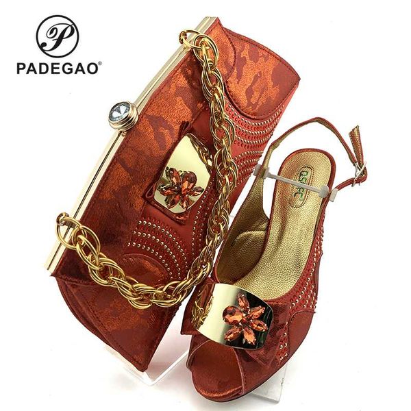 

ins new design selling nigerian women shoes and bag set in coral pointed toe shoes matching bag square heels sandals, Black