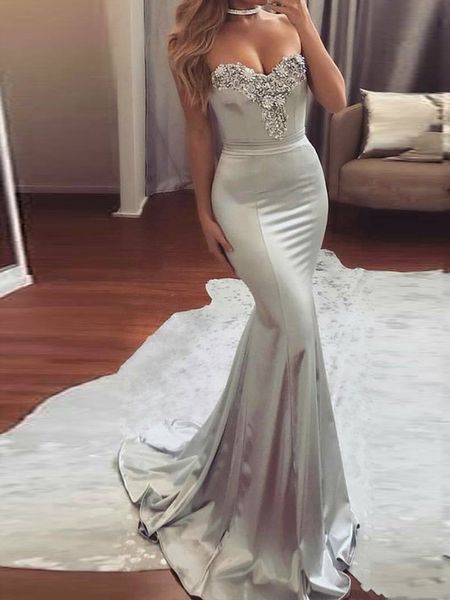 Abiti da cerimonia musulmani grigio argento Donna Elegante macchia di perline Sweetheart Appliques Abito lungo in raso di pizzo Abito da sera a sirena 2019