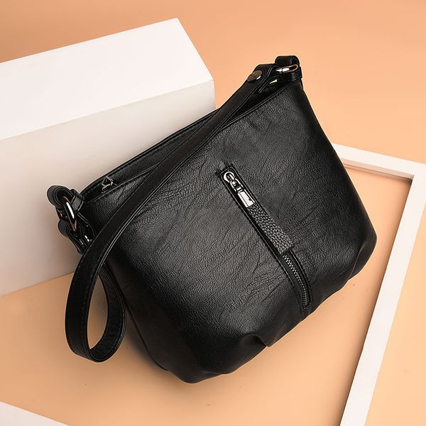 

2020 new fashion shoulder bag large capacity messenger bag mom