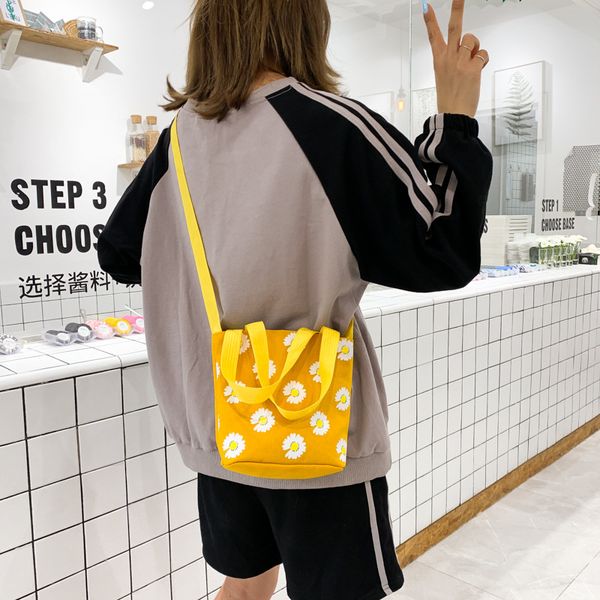 

korean version of the small fresh canvas bag female daisy shoulder messenger bag fashion wild student bucket small