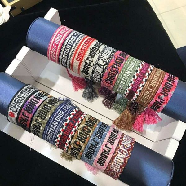 

Роскошный Стиль Веревка Материал Тканый Браслет С Шитьем Слова И Кисточкой Ремеш