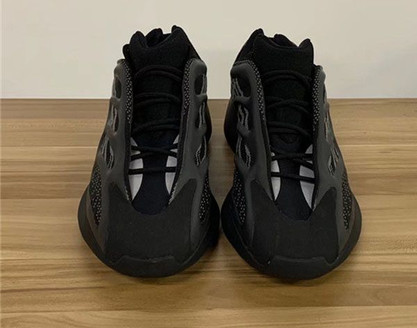 

with box black700 v3 designer shoes for sale glows in the dark correct version kanye west men womens running shoes