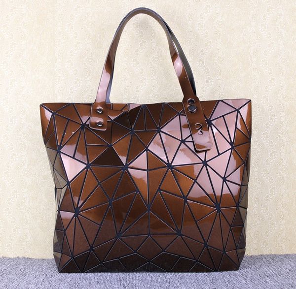 

новый голограмма сумка женщины геометрическая сумка складная сумка геометрия повседневная сумки лазерный серебряный световой мешок 40 * 32 *