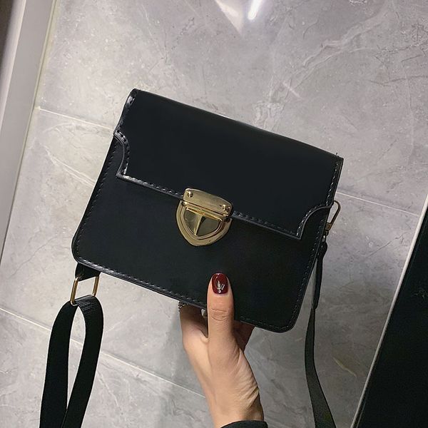 

маленькая сумка женский 2020 весна и лето новый гонконгский стиль ретро простой замок посыльного сумка тофу небольшой квадрат