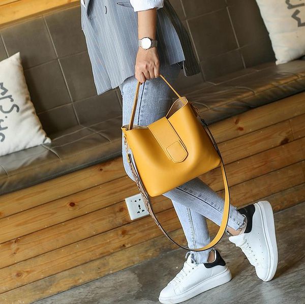 

2020 new bucket bag solid color simple messenger bag female fashion casual shoulder diagonal handbag