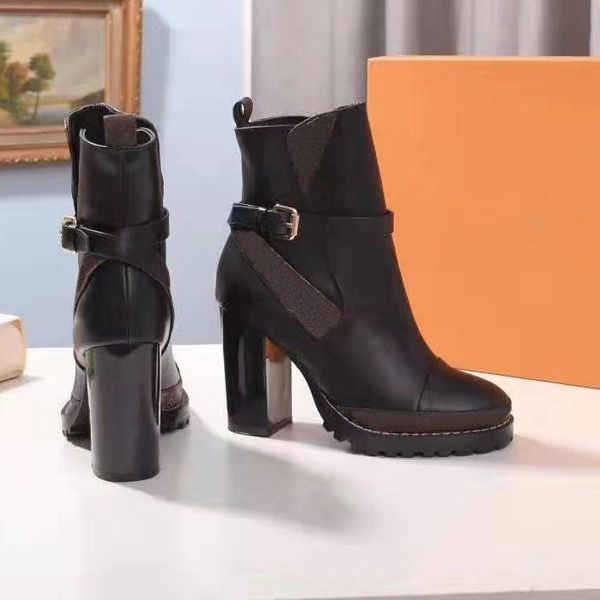 2019 scarpe in pelle da donna di alta qualità in pizzo fibbia della cintura stivaletti fabbrica diretta femminile tacco ruvido testa tonda autunno inverno marzo