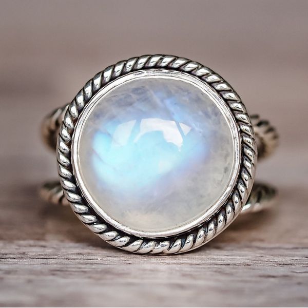 

similar circular moonstone ring 925 silver jewelry retro fashion party simple generous ring gift drop shipping, Golden;silver