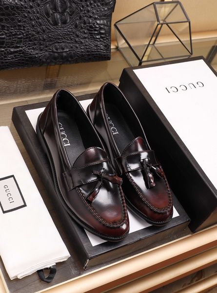 

high-end luxury fashion designer men's leather shoes casual party dress shoes business office wedding shoes triple classic men's b