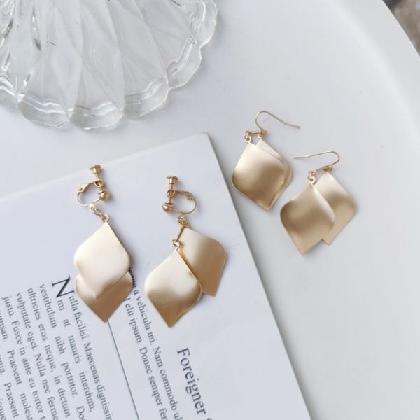 

европейские и американские личность простые текстуры металла лист подвеска клип серьги девушка моды женские аксессуары ювелирные изделия, Silver