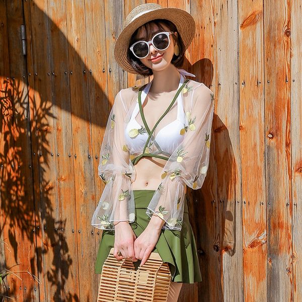 

2019 split three-piece women's conservative belly-covering skinny floral spring with steel tray swimsuit swimsuit tray, White;black