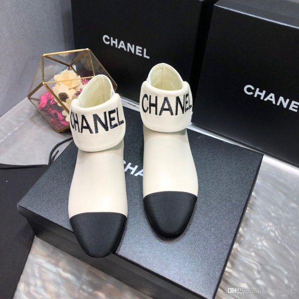 

2020 designers design wild singles, women's white and black casual shoes, simple fashion low-key luxury