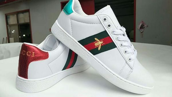 

new small white shoes 2020 spring and summer new lady small bee casual shoes size 36-44, Black