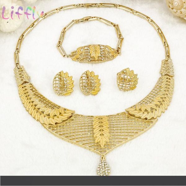 

дубай женщины ювелирные наборы для женщин полые ювелирные изделия форма листа ожерелье классический кристалл серьги кольцо браслет партии, Silver