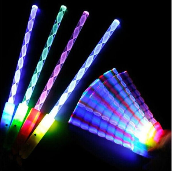 Nuovi stili Novità Illuminazione LED Cheer Rave Glow Stick Acrilico Spirale Flash Bacchetta per bambini Giocattoli Concerto di Natale Bar Forniture per feste di compleanno