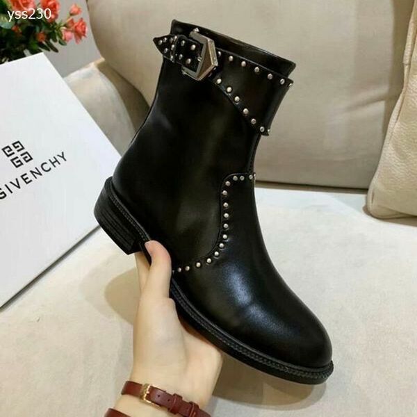 

2019 new european and american stars the same women's boots autumn and winter short boots british style rivet outdoor vintage martin bo, Black