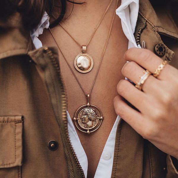 

19061412 hanzhishang european and american cross-border necklace creative vintage gold alloy head seal round plate necklace, Silver