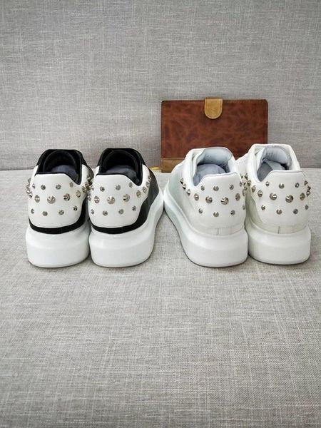 

2019 высокое качество Мужчины Женщины заклепки плоские туфли из натуральной кожи А