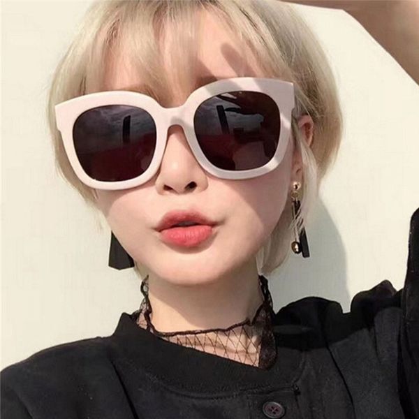 

2020 female sunglasses classic cat eyes ladies sunglasses retro glasses driving outdoor shade, White;black