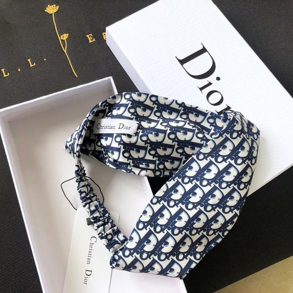 

Группы Мода Женщины Йога волос Личность Упругие атласная девочка Hairband Урожай Полное письмо Отпечатано оголовье Фитнес Поставки