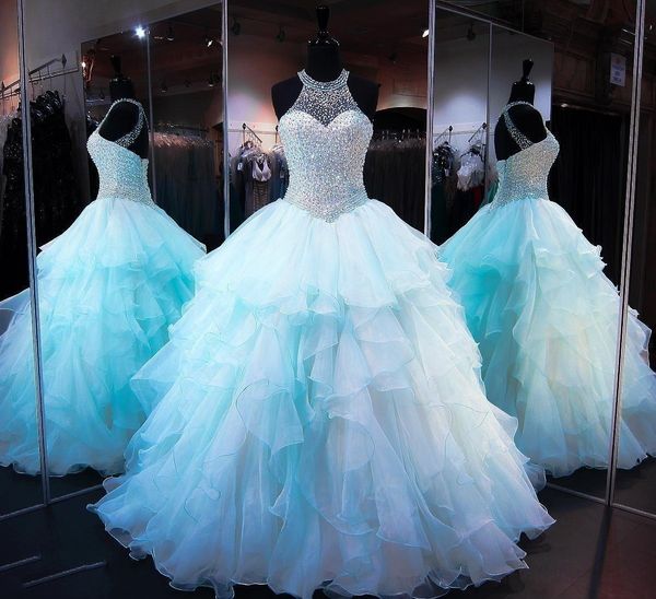 Organza com babados Crystals de pérola totalmente decorados da moda para meninas azul claro doce 16 vestidos abertos