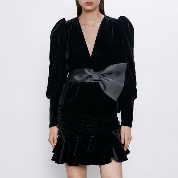 

two piece dress deat 2021 women sets autumn fashion black velvet fabric puff sleeve outwear and mini ruffle skirts 19j-189, White